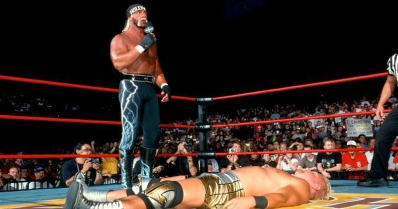 Hogan can't believe what's happening at Bash at the Beach.
